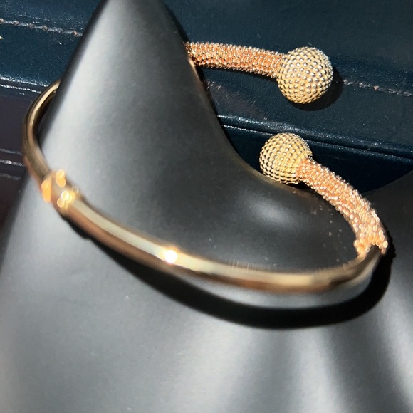 18k yellow and rose gold bangle bracelet, very unique. - Picture 4 of 9